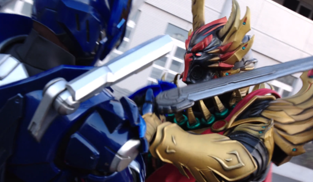 假面骑士圣刃拉结尔盒饭不亏三刀砍掉三个骑士最光竟然吃瘪