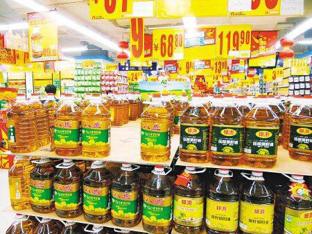 超市里卖的食用油,有些30元有些却要六七十元一大桶,为什么呢?