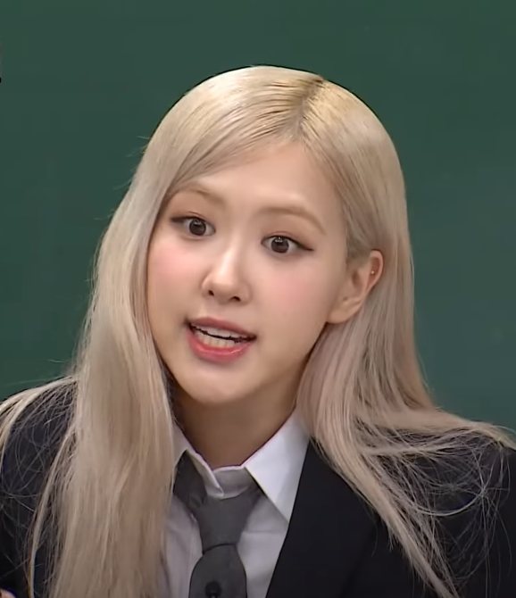 朴彩英在综艺节目谈及与李惠利的闺蜜友情时感动得流出眼泪