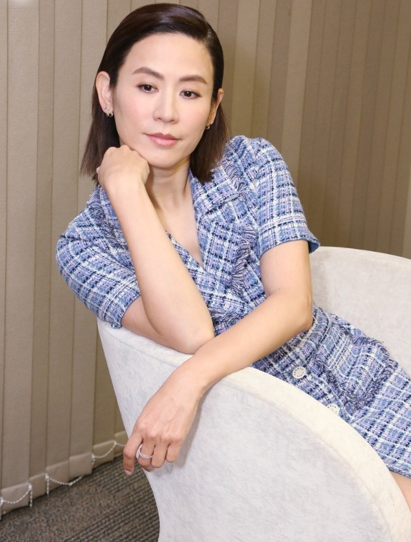 50岁宣萱受访坦言不着急结婚感情随缘父母已放弃抱孙