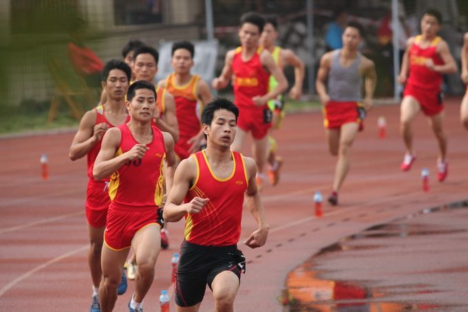 b参加体考准备什么1,带齐证件本人身份证:大部分省