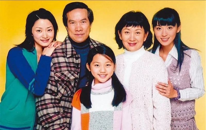 28岁林颖彤(bella)童星出身,10岁时演亚视剧《万家灯火》与冯宝宝