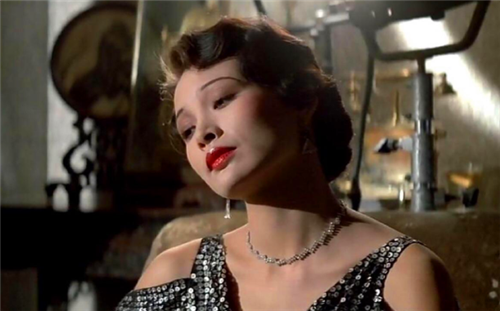 朱曼芳的女儿名叫邬君梅,出生于1966年,邬君梅的父亲是出身于上海烟草