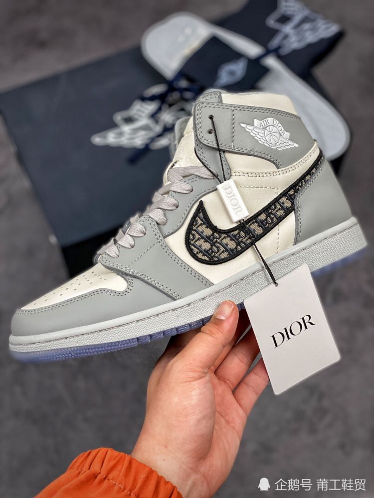 又一款aj1迪奥联名亮相,这配色你准没见过!