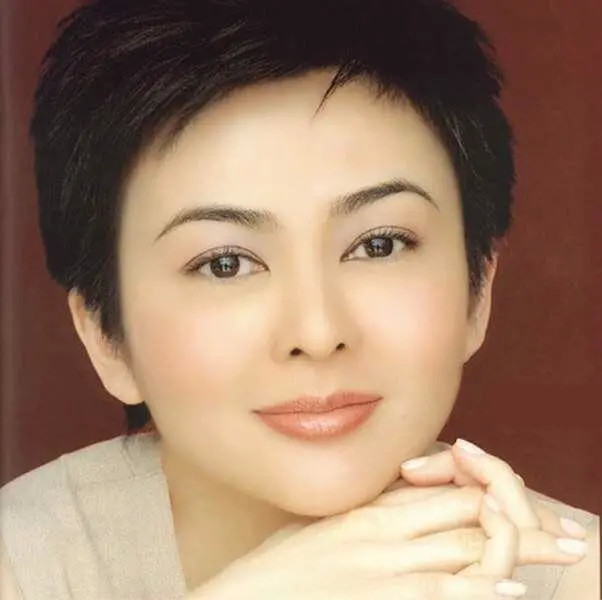 关之琳价值1.5亿豪宅曝光,巨型衣帽间吸睛,60岁时或遇爱情