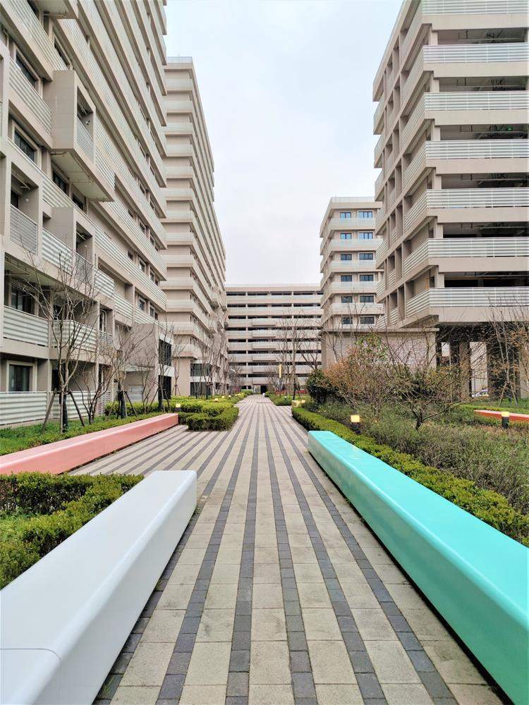 新天地商圈旁的住宅就是这次两个限价房项目之一的馨雅铭苑,因为具有