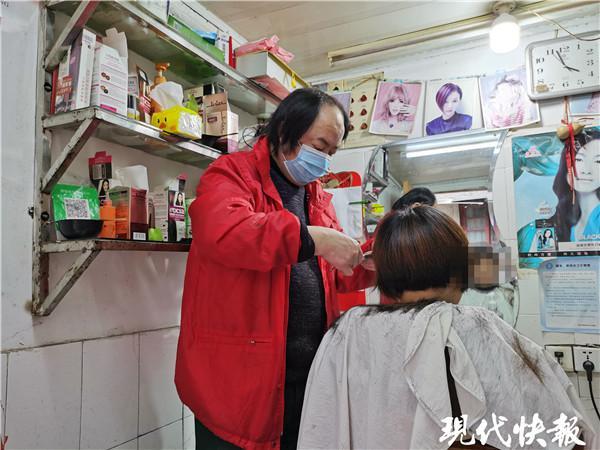 剪发10元 南京这家复古理发店 最多时一天理80个头 腾讯新闻