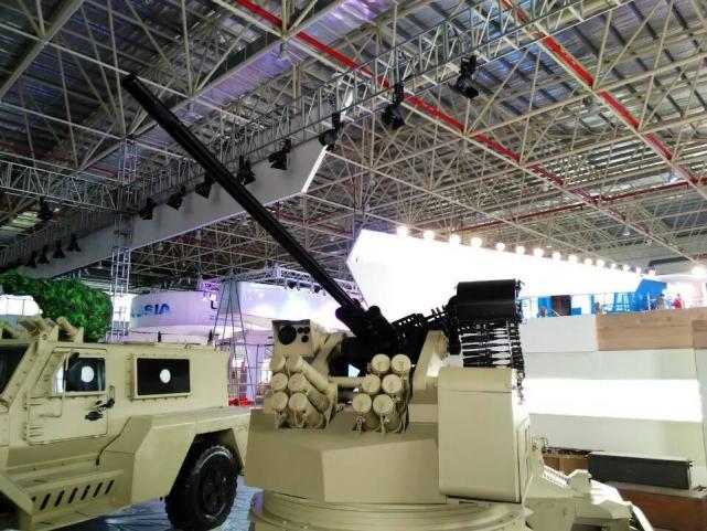 相较于传统的有人炮塔,遥控武器站整体体积明显更小,这样的好处便是