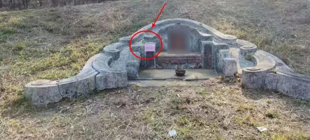 清明节将至潮汕某地坟墓全部被贴上