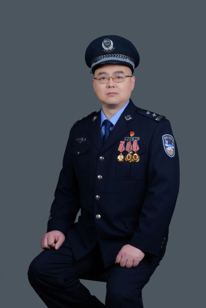 9月出生,中共党员,湖南益阳人,现任资阳公安分局刑事科学技术室教导员