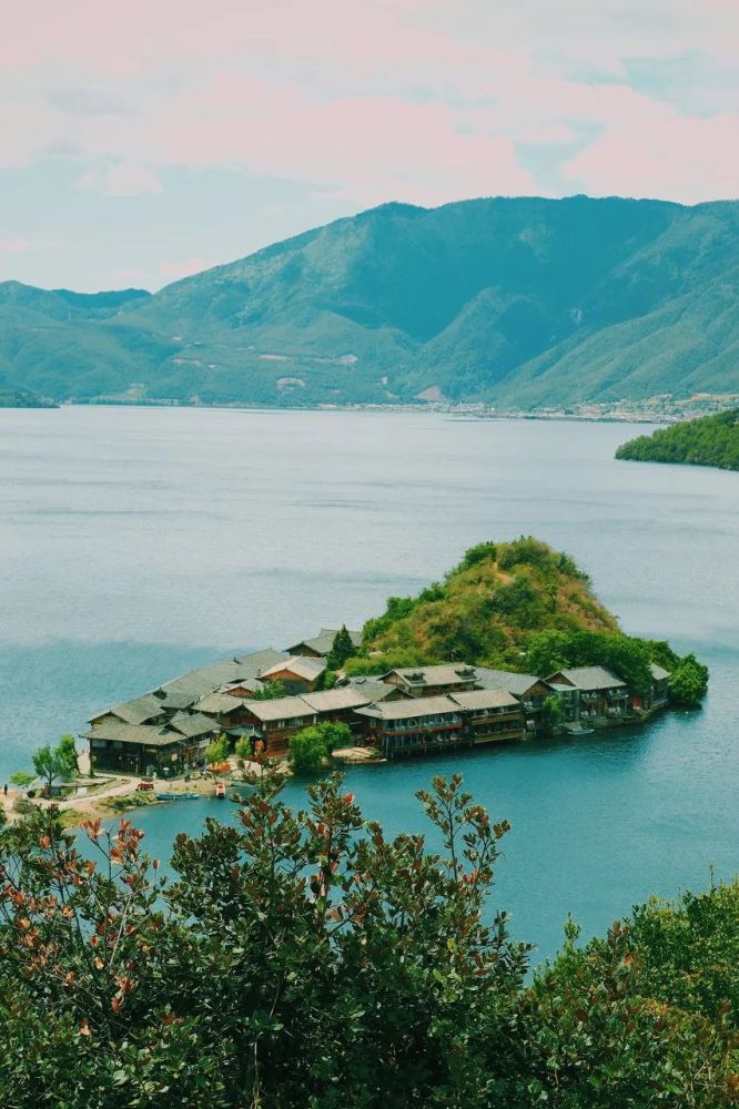 丽江双层卧铺列车刷爆朋友圈 苍山洱海尽收眼底_腾讯新闻