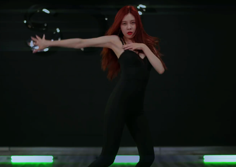 宋妍霏正儿八经跳红发舞,看到"健身裤"下的腿:我被她圈粉了_腾讯新闻