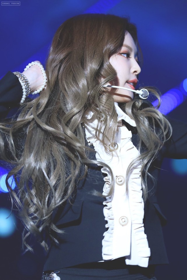 卷毛慵懒猫咪金智妮