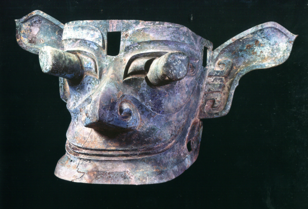 三星堆的发现种庄稼挖出来上百块玉器