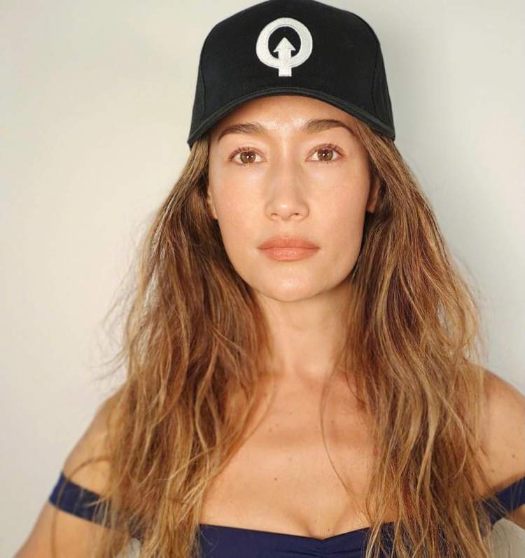 吴彦祖前女友maggie q公布自拍美照,42岁散发健康美_腾讯新闻