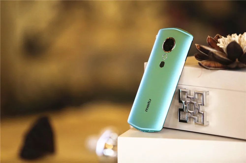 在硬件上, 美图 t9 也有了很好的升级.