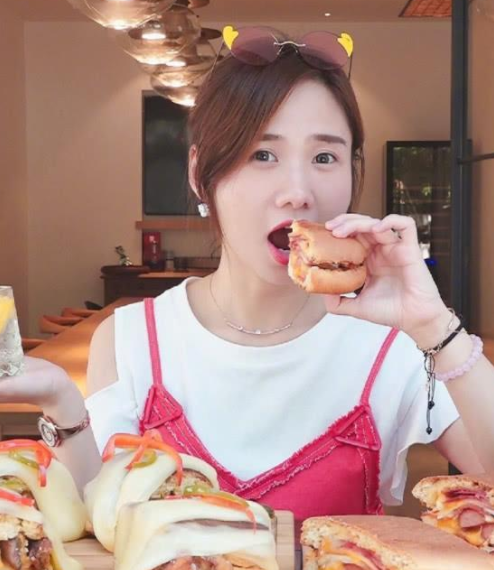 密子君被网友警告后晒多年前自拍反击网友性别都吃模糊了