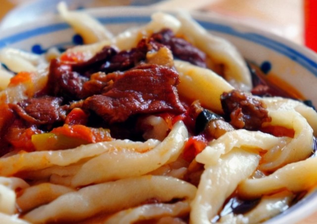 旅行中品山西面食五花八门的种类展现了民间技艺与饮食文化