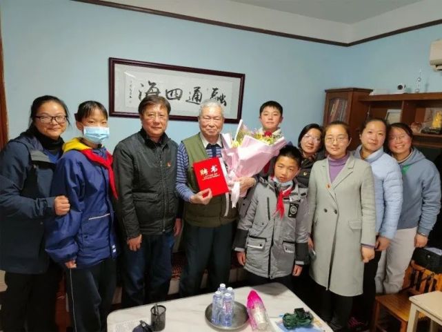 西南位育中学培育红色基因沐浴新时代的阳光