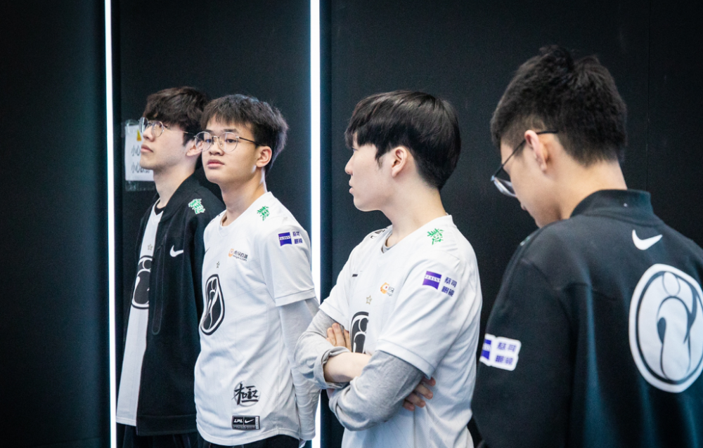 Lol韩服环境差 继宁王之后 前rng核心adc放出狠话 腾讯新闻