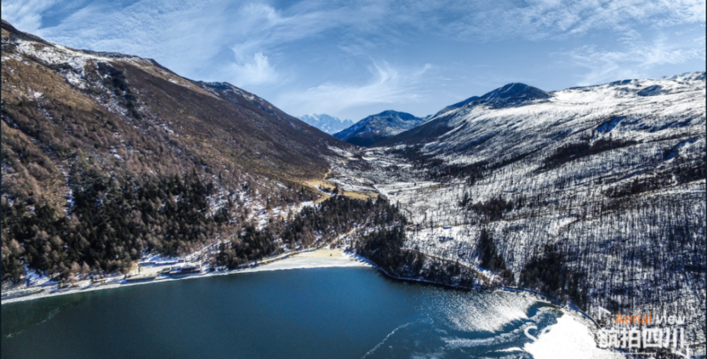 木格措雪景(攝影 夏釧淇) 這條高速公路具體是什麼樣子?