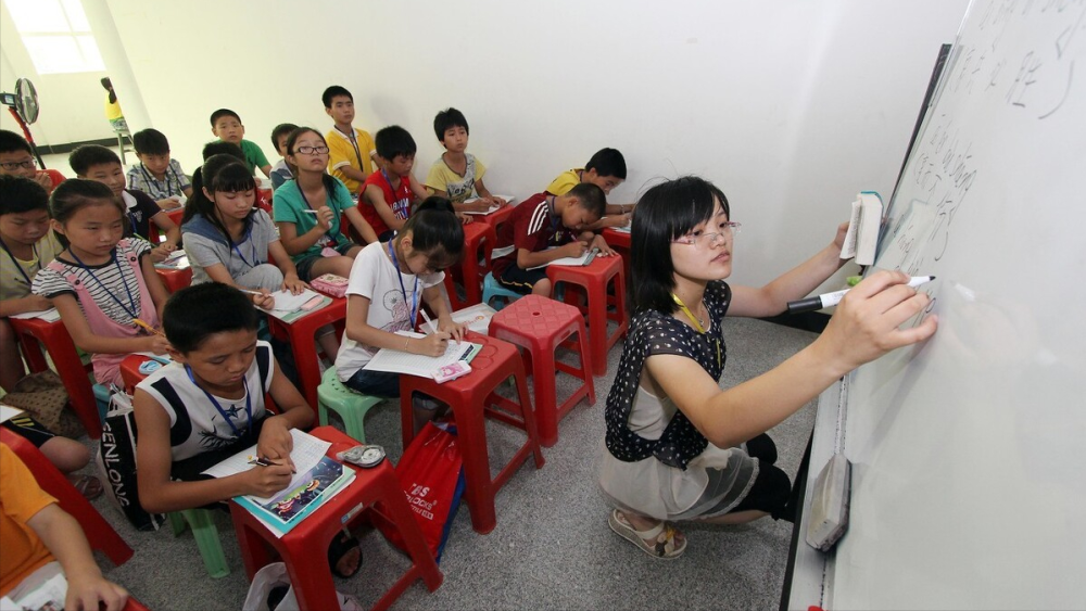 北京持续取缔线下辅导班,减轻学生压力是未知,穷人再无机会翻身_腾讯