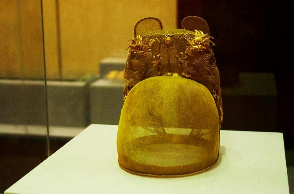 1956年郭沫若挖明定陵,裸手上阵取文物,三千多瑰宝损毁大半_腾讯新闻