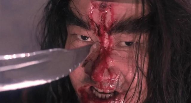 作为人见人怕的大恶人,袁霸天的嚣张很正常;但他