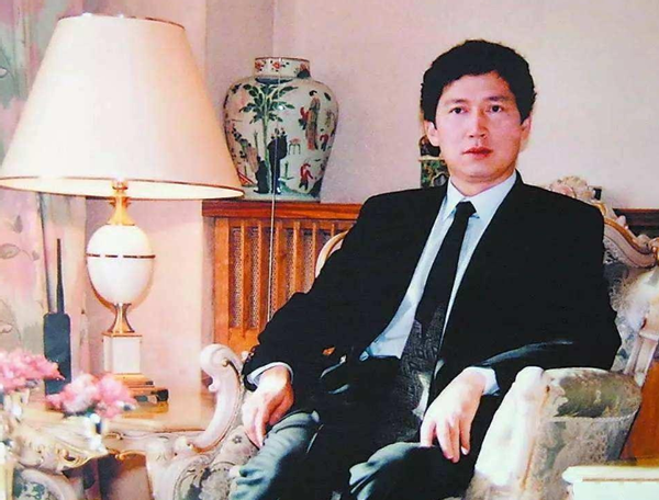 李春平有多传奇?娶大38岁美国富婆继承遗产,捐6.3亿做慈善_腾讯新闻