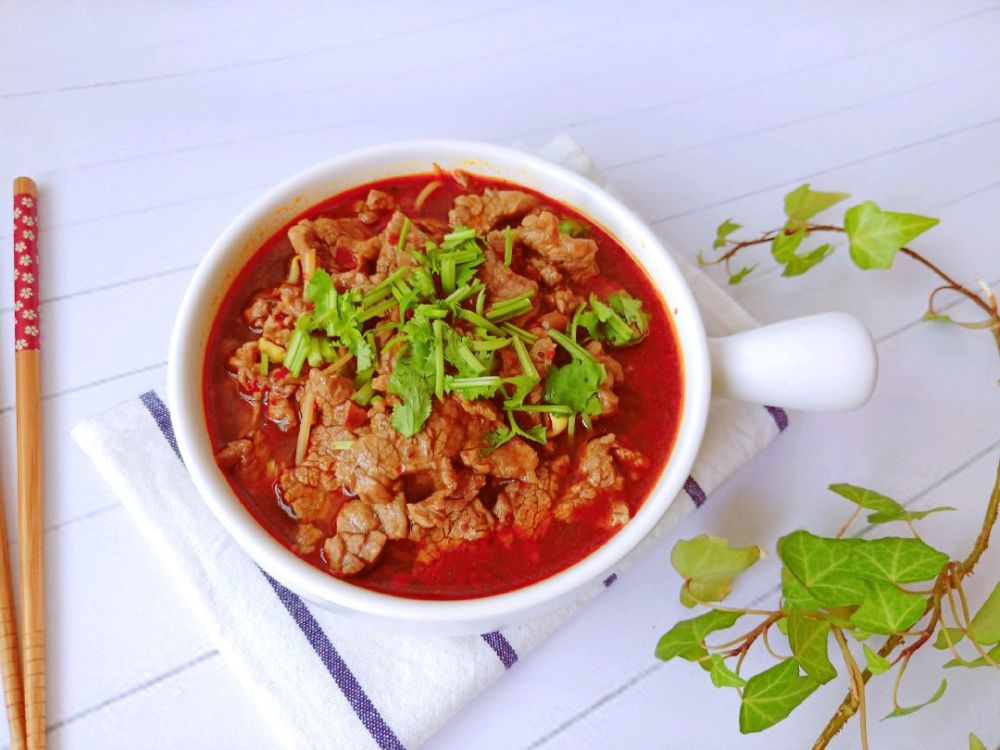 川菜麻辣水煮牛肉,缩减成3步的家常做法,麻辣鲜香,味道也不差
