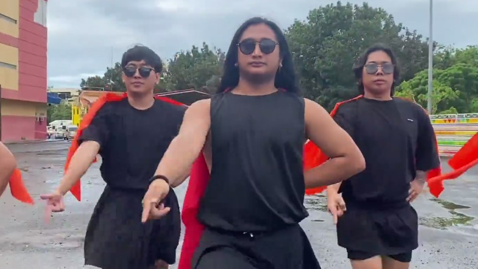 猛男舞团翻跳姐就是女王,初看辣眼最后真香,粉丝评论更好玩_腾讯新闻