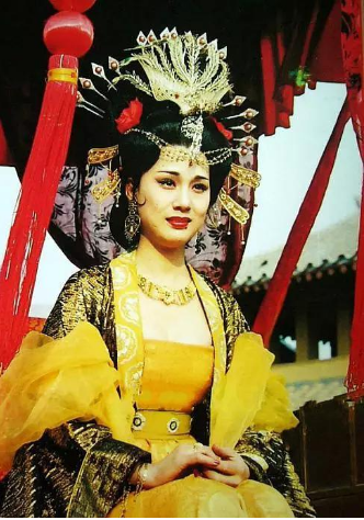 国家一级演员李建群,与导演同居28年没有名分,已悄然离世