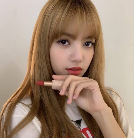 相比武汉大学"美女老师",重庆这位因撞脸lisa走红,本人作回应_腾讯