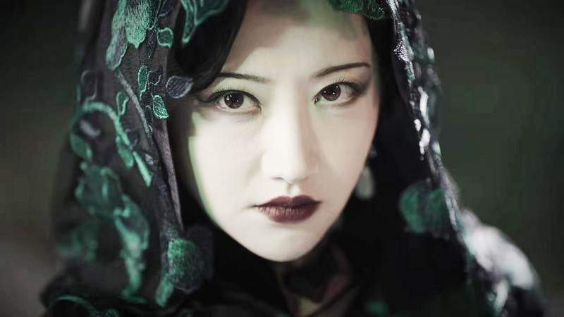 司藤剧中出现三个白英谁是真谁是假她们之间有何关联