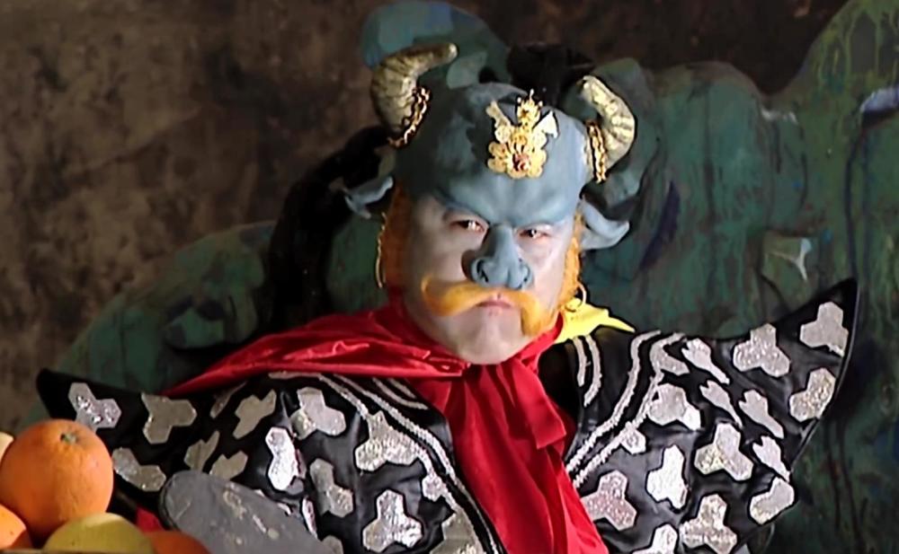 笔者搁笔至此,不禁想起小时候看《西游记》之青牛精,孙悟空被其使用