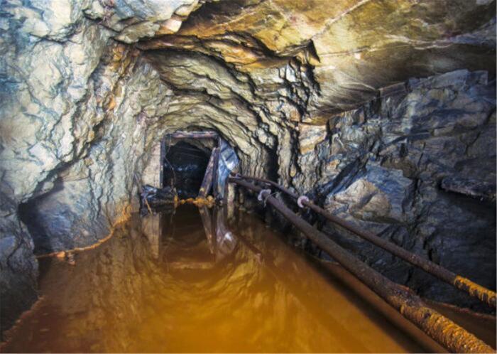 中国发现一座金矿,矿脉长达500里,引来各国竞相争抢_腾讯新闻