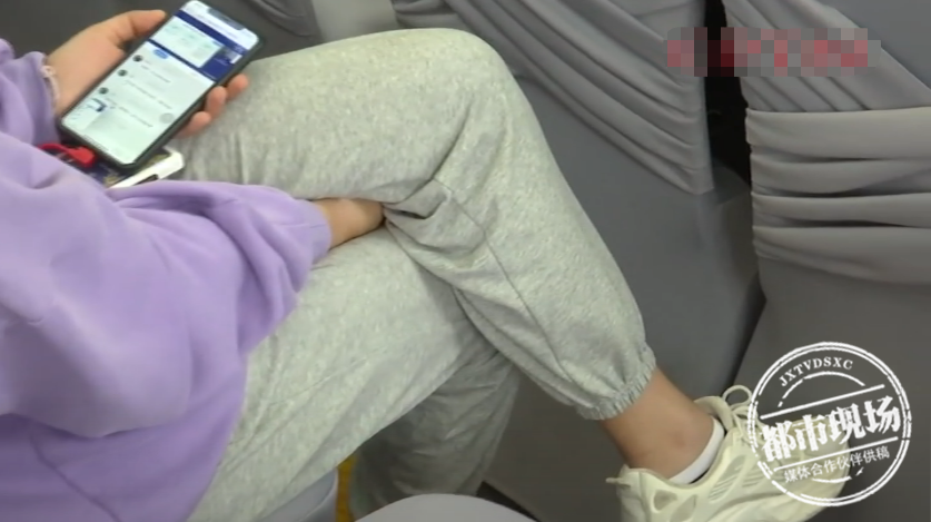 32岁男子跷二郎腿致脊柱成"麻花",医生提醒:还可能变丑