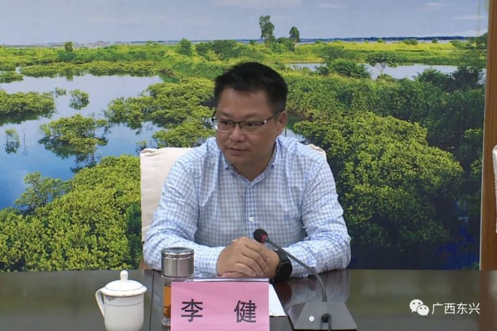 李健对浙江企业考察团一行的到来表示热烈的欢迎,并结合东兴市产业