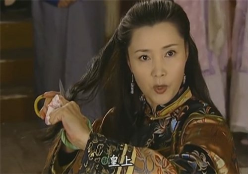 还珠皇后断发时哭着大喊12个字乾隆瞬间懂得了令妃的心机
