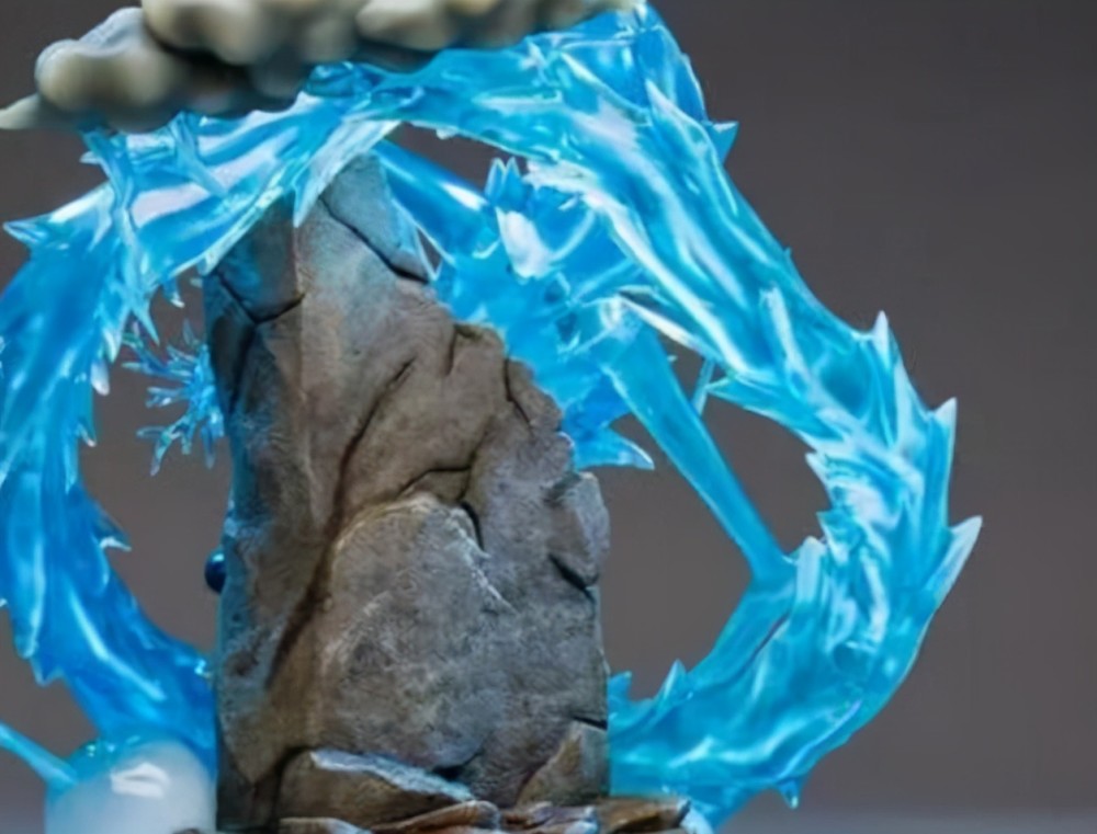 小哥晒佐助雷遁麒麟手办看到麒麟的眼神怕了难怪鼬要秒开须佐