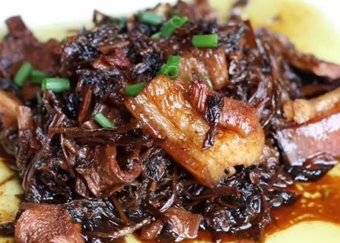 橄榄菜搭配猪腿肉,解馋又营养的家常美味,老少皆宜的美食