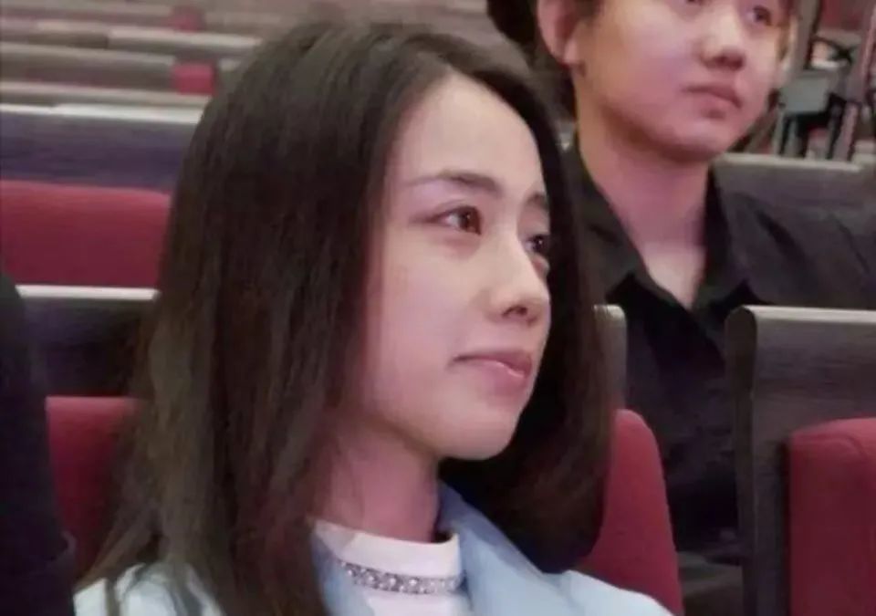 美女翻译也爱玩"恶作剧"呆萌"小清新—姚梦瑶得到认可后,她开始把