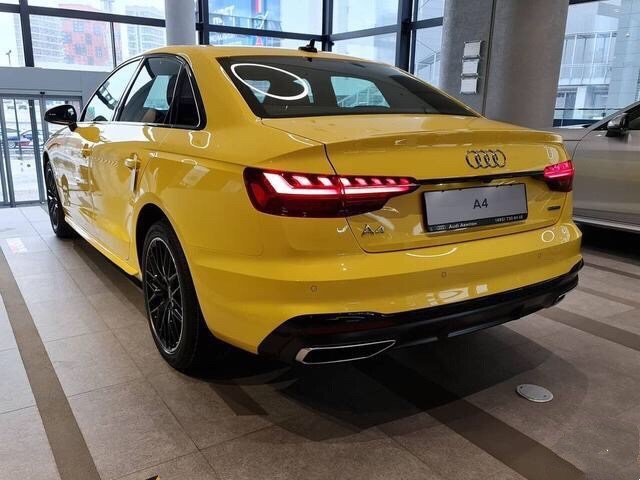 新款奥迪a4实车进店,细节部位升级,外观黄色涂装,网友:太帅了!