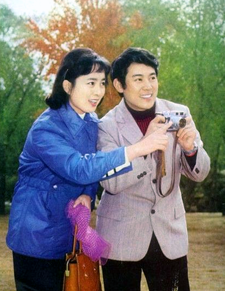 的婚姻,前妻是上世纪80年代红极一时的影星张金玲,两人育有儿子徐艺培