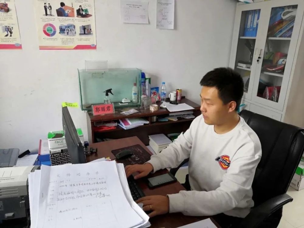 民族团结与青年担当韩旭晨爱岗敬业的90后公务员