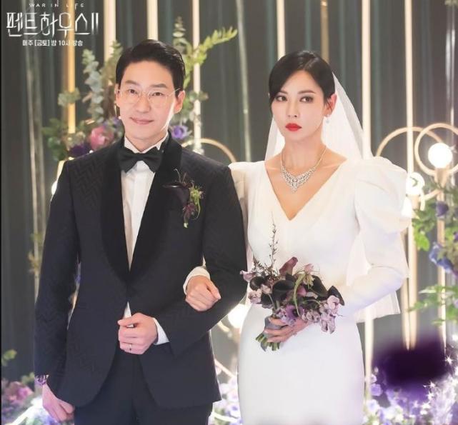 顶楼是一个宝藏剧组锡勋在中国读过书雪雅就读于中文系