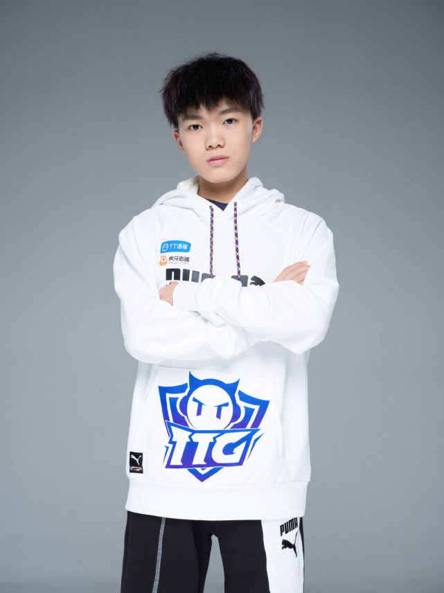 清清离开dyg的原因曝光dyg放走清清引入易瞳很明智避免了3份顶薪合同