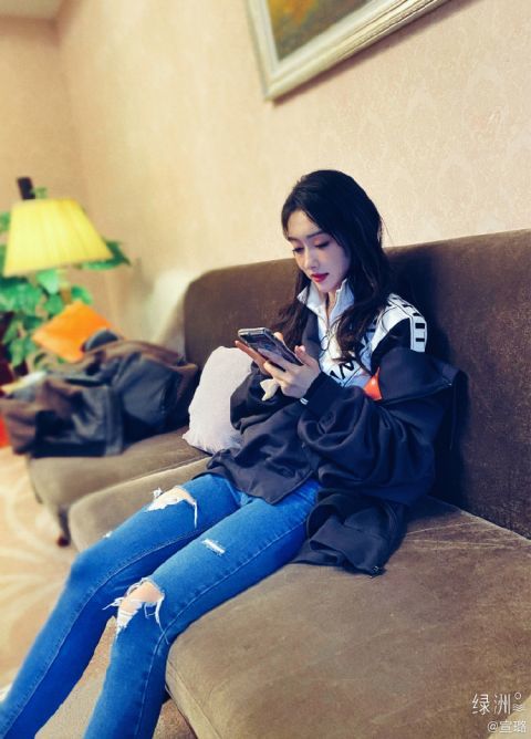 宣璐晒做美容照片素颜颜值依然高