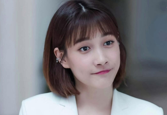 在艺术家庭中受到熏陶的啜妮,从小就对表演产生浓厚的兴趣.