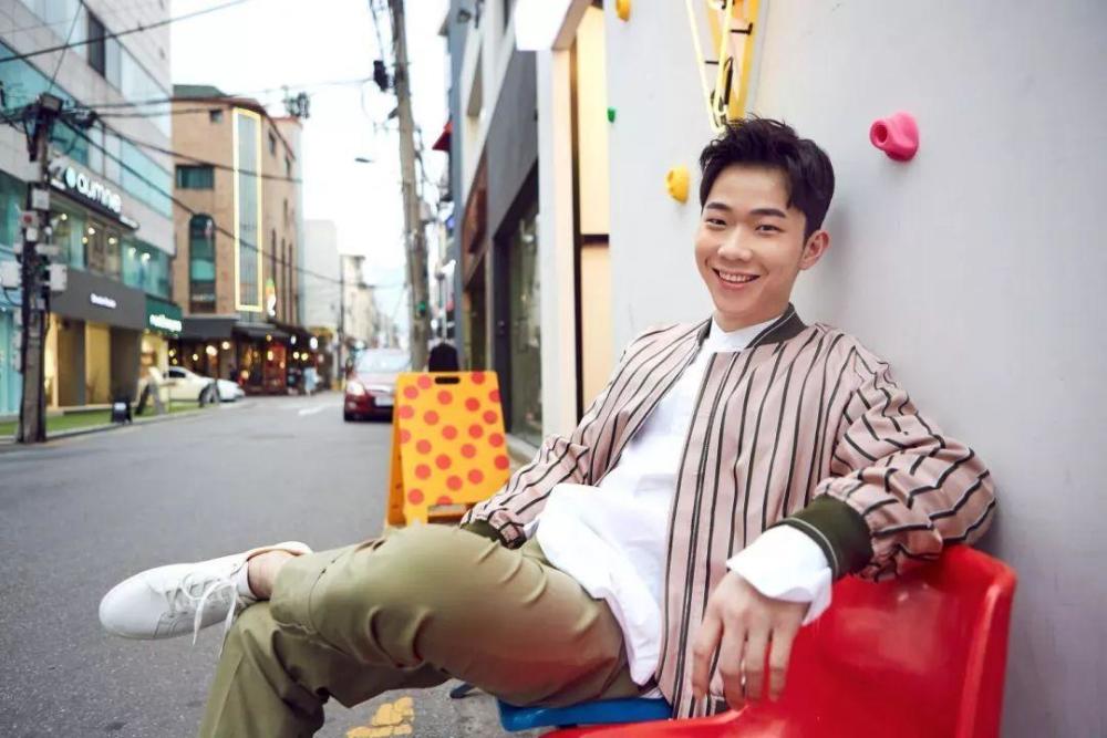 而张亦驰在经过专业学习之后,成了一名话剧小王子,正如他说的那样,不